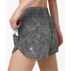 ✨Lululemon Tracker Sz 8 Short V *4"✨ thumbnail 4
