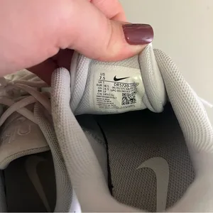 Nike | Women's‎ White Athletic Shoes 7.5 Zoom Bella 6 thumbnail 6
