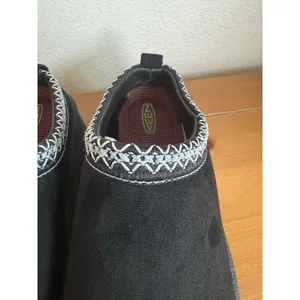 KEEN Women's Black Suede Platform Mule Clogs Slip-On Embroidered Trim Sz 8.5 thumbnail 9