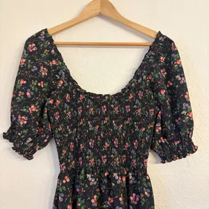 Hill House Home Louisa Nap Dress S Berry Crepe Smocked Floral Midi Tiered Black thumbnail 3