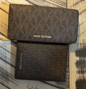 Michael Kors Brown Wallet & Passport Classic Monogram Design thumbnail 1
