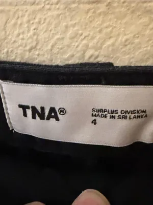 TNA from ARITZIA‎ Cargo Supply Mid-Thigh Shorts In Black Size 4 thumbnail 5