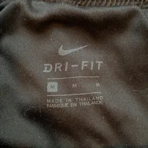 Girls Black & White Nike Shorts thumbnail 2