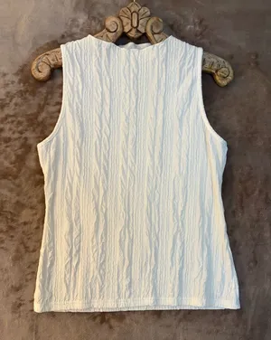 Sleeveless Textured White Tank Top - Classic Women's Top Size M thumbnail 1