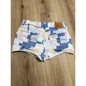 Levis Big Girls Size 16 Girlfriend Shorts Patchwork Floral Paisley Cut Off Denim thumbnail 2