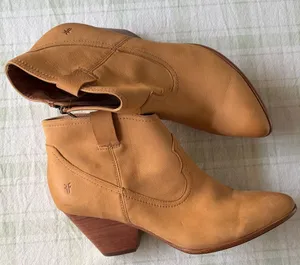 Frye Women's Tan Leather Ankle Boots - Stylish Western-Inspired Booties thumbnail 1