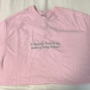 Taylor swift pink tshirt Size M thumbnail 2