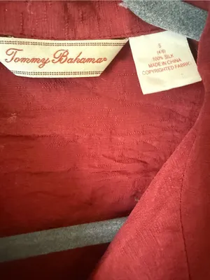 Tommy Bahama 100% silk Short-Sleeve Button Down Shirt in Deep Burgundy thumbnail 3