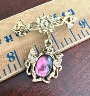 Vintage Gold Tone Brooch thumbnail 1