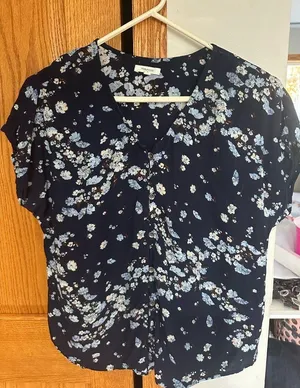 NWOT! Maurices Dark Blue Floral Print Blouse thumbnail 1