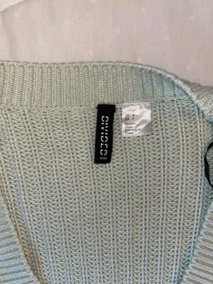 H&M Sweater thumbnail 2