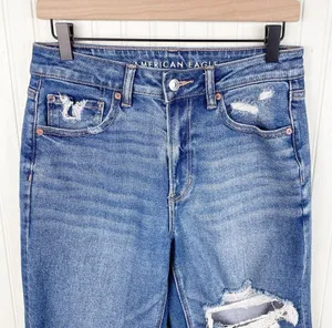 American Eagle Stretch Mom Straight Jean Cool Torn Blue Wash Denim Womens Size 6 thumbnail 4