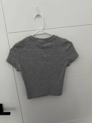 TNA Aritzia Cropped Grey T-shirt thumbnail 3