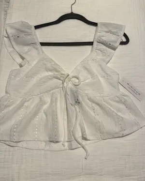 Kirious Crop Top size medium  thumbnail 1