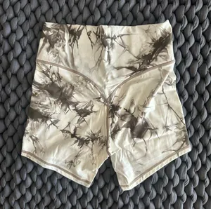 Balance Athletica (Vitality) Sea Salt Tie-Dye Rider Shorts thumbnail 3