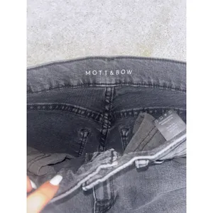 mott bow mom jeans gray Black wash 26x28‎ Size 26 thumbnail 3