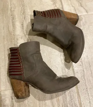 Gray Ankle Heeled Boots With Red/Brown Striped Detail 10 thumbnail 1