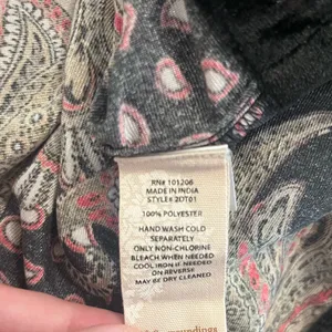 Soft Surroundings Black and Red Paisley Velvet V-Neck Blouse‎ Medium thumbnail 4
