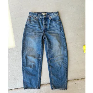 Madewell The Darted Barrel-Leg Jean Button Fly Denim 23 Irmo Wash thumbnail 2