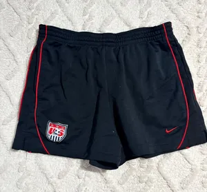 Nike shorts size large thumbnail 1
