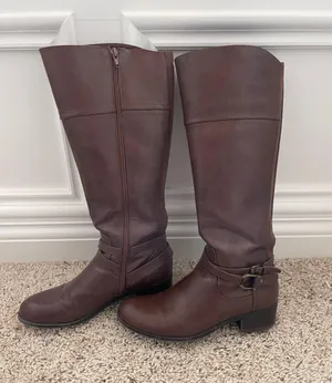 Brown Boots Size 8.5 thumbnail 1