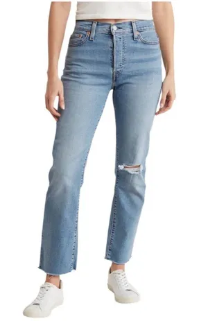 Levi’s wedgie straight Jeans with Distressed Knee size 28/28. thumbnail 1