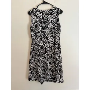AGB Dress Size 8 Black White Floral Sleeveless Fit Flare Church Wedding Casual thumbnail 4