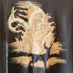 Realtree light purple deer hunting t shirt size womens medium loose fit thumbnail 2