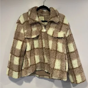 Pink fuzzy‎ plaid boutique zip up jacket thumbnail 1