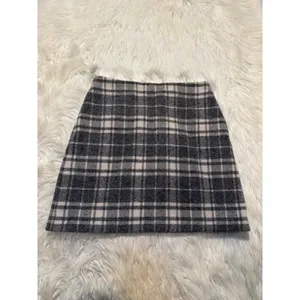 Uniqlo Womens Sz 4 Plaid Mini Skirt in Gray and Cream Fully Lined Pockets Zipper thumbnail 2
