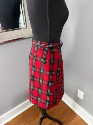 Tommy Hilfiger Plaid Y2K Academia Old Money Skirt with shorts under size small. thumbnail 8