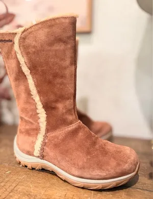 Patagonia Lugano Waterproof Boots for women. Size 7.5 GREAT CONDITION thumbnail 1