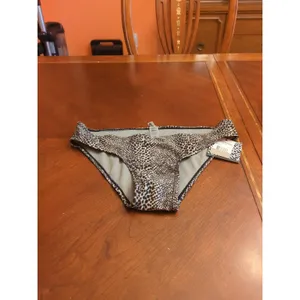 HOT KISS Women’s Swimsuit Bikini Bottom M Floral Belt Detail New With Tags thumbnail 3