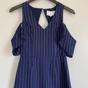 NWT J.O.A. Pinstripe Cold Shoulder Dress XS thumbnail 4