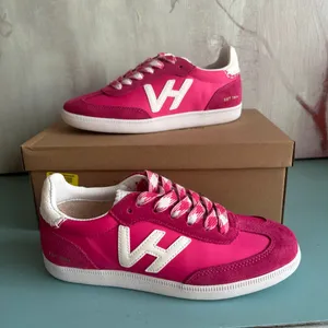 New Vintage Havana Crisp Hot Pink Fashion Sneakers Low Top Size 6.5 NEW WITH BOX thumbnail 2