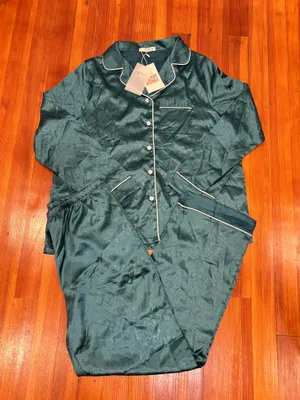 UVN green silk pajama set long sleeve Size M thumbnail 2