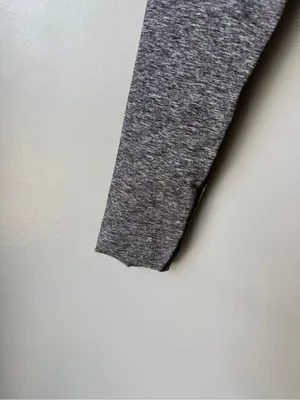 Gymshark XS Gray Seamless Long Sleeve Crop Top Athletic Workout Shirt Women’s thumbnail 2