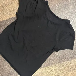 Anthropologie xs‎ tee shirt thumbnail 2