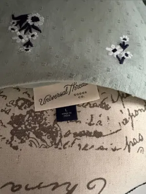 Universal Threads Large Sage Green Floral Embroidered Square-Neck Blouse thumbnail 3