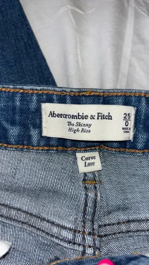 Abercrombie Skinny High-Rise thumbnail 2