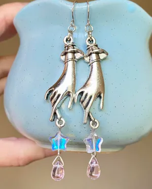 Handmade boho fairy Kawaii style hands & stars & teardrop dangle earrings✨ thumbnail 1