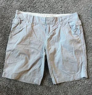 Old Navy Grey chino shorts thumbnail 1
