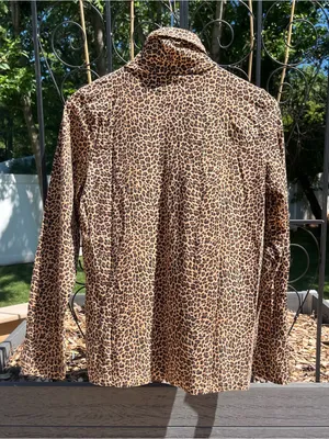 J.Crew Women’s 100% Cotton Leopard Long Sleeve Tissue Weight Turtleneck Size M thumbnail 3