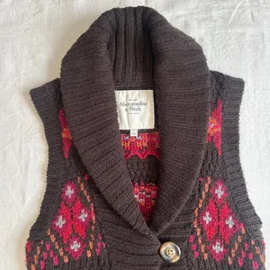 Abercrombie & Fitch Brown and Red Knit Sweater Vest Size Small thumbnail 2