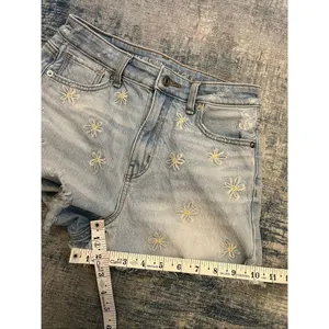 American Eagle Distressed Light Wash Daisy Embroidered Cut Off Mom Shorts Size 0 thumbnail 7