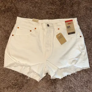 Levi’s distressed pearly whites mid rise denim shorts NWT thumbnail 3