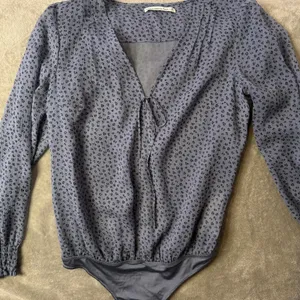 Abercrombie & Fitch Cheetah Print Chiffon Bodysuit Womens M Blue Animal Print thumbnail 6