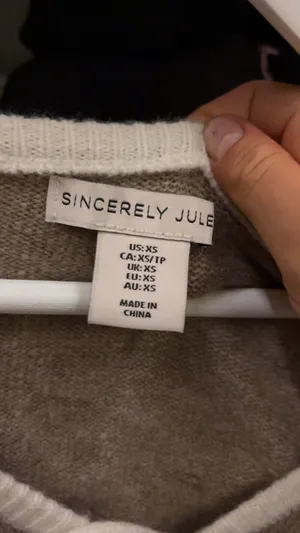 Sincerely Jules bow sweater in XS  thumbnail 2