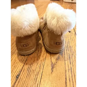 UGG Elowen Boots Womens Size 9 Brown Suede Shearling Fur Cuff Zip Ankle thumbnail 3