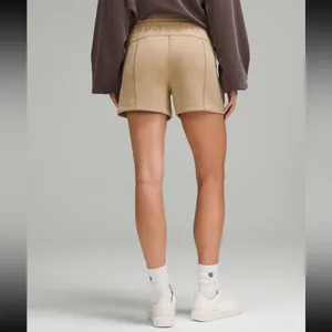 Lululemon NWT Softstreme High-Rise Short 4" Filbert Tan thumbnail 7